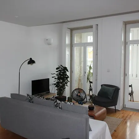 Downtown Urban Nest Apartment