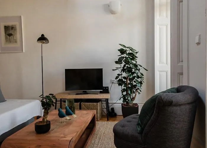 Downtown Urban Nest דירה