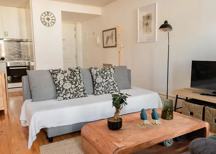 Апартаменты Downtown Urban Nest