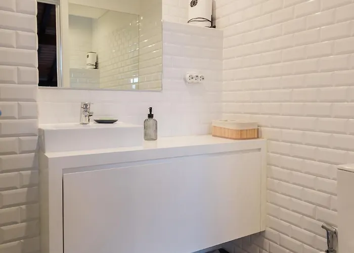 Апартаменты Downtown Urban Nest